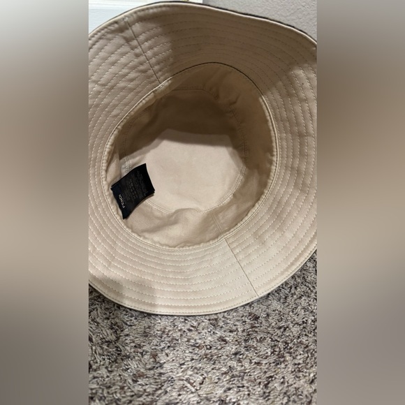 Fendi Bucket Hat - Mint Condition - Picture 8 of 16
